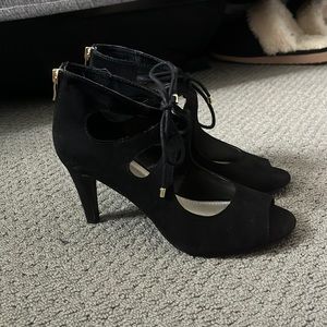 Black tied heels